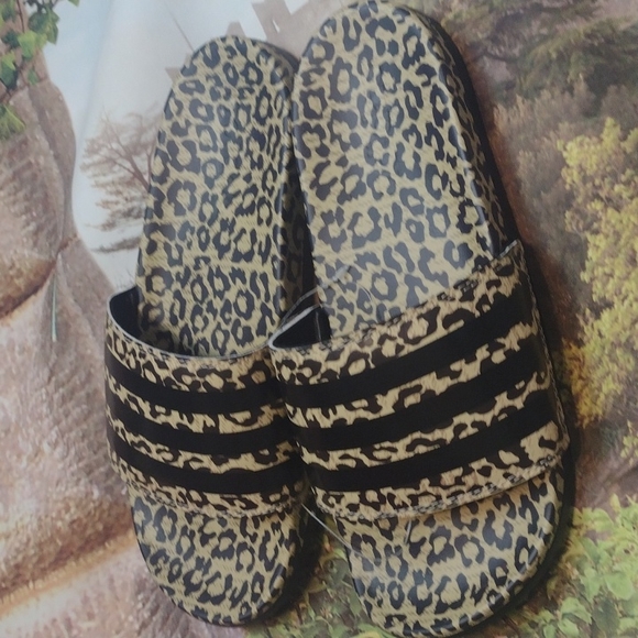 Adidas adilette comfort  leopard slides size 6 - Picture 2 of 5